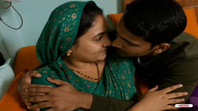 Desi Aunty Bed Romanse – Kiss And Fucking Leaked Watch