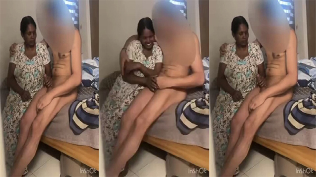 Horny Rich Guy Getting Handjob For Local Aunty